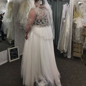 Maggie Sottero plus size wedding dress! Size 26W bridal